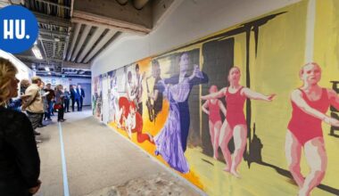 Kaapelitehtaan kellarissa on nyt jättimäinen muraali – teoksesta löytyy Erkki Tuomioja ja Radio Cityn valomainos | Paikalliset