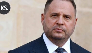 Lähtöpassit saaneelta Zelenskyin luottomieheltä pahaenteinen viesti – "Menen rintamalle" | Uutissuomalainen