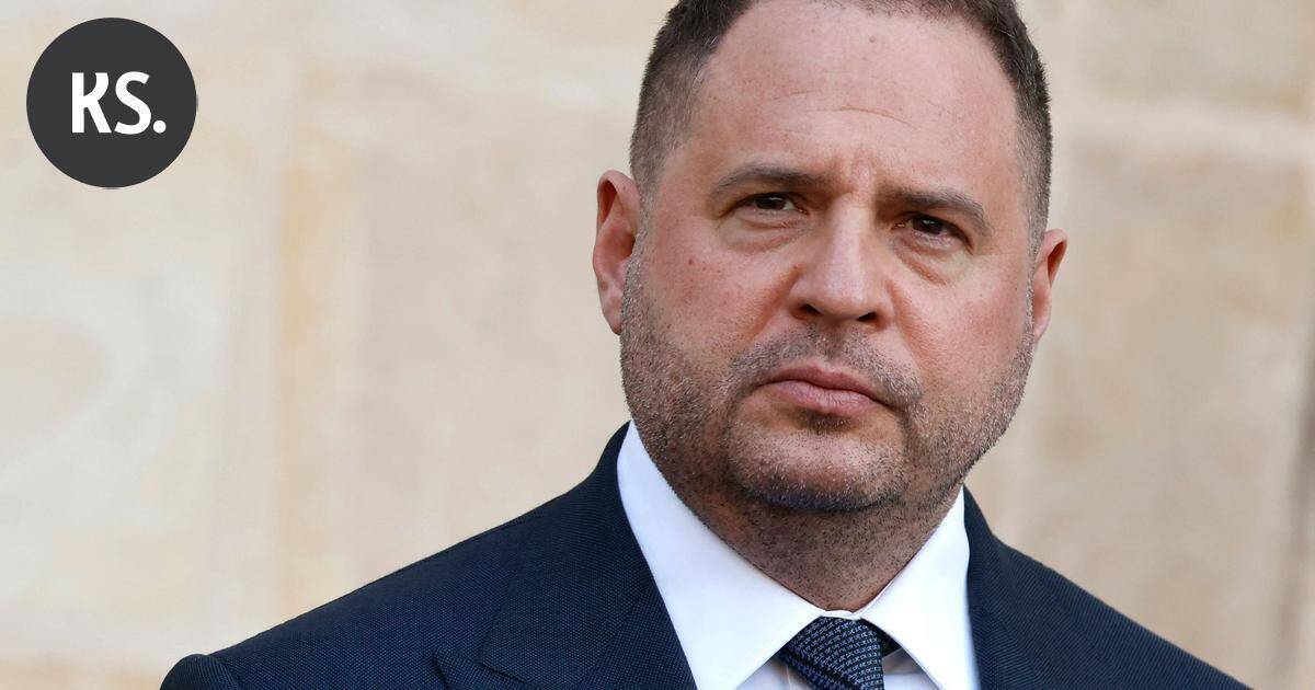 Lähtöpassit saaneelta Zelenskyin luottomieheltä pahaenteinen viesti – "Menen rintamalle" | Uutissuomalainen