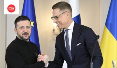 Ukrainan presidentti Volodymyr Zelenskyi ja presidentti Alexander Stubb ovat keskustelleet useita kertoja.