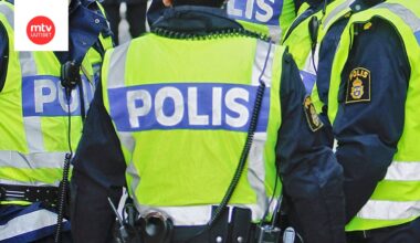 Bussi on kaatunut ojaan E45-tien varrella Storumanin ja Vilhelminan välillä Pohjois-Ruotsissa.