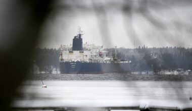 Itämeren varjolaivoilla tapahtuu kummia: Luotsit törmäsivät asepukuisiin venäläisiin