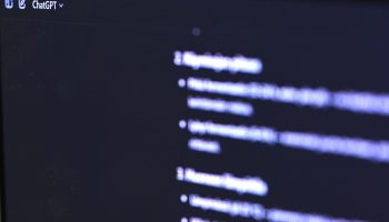 Pitääkö huolestua? Tietotyöläisistä valtaosa käyttää tekoälyä ominpäin