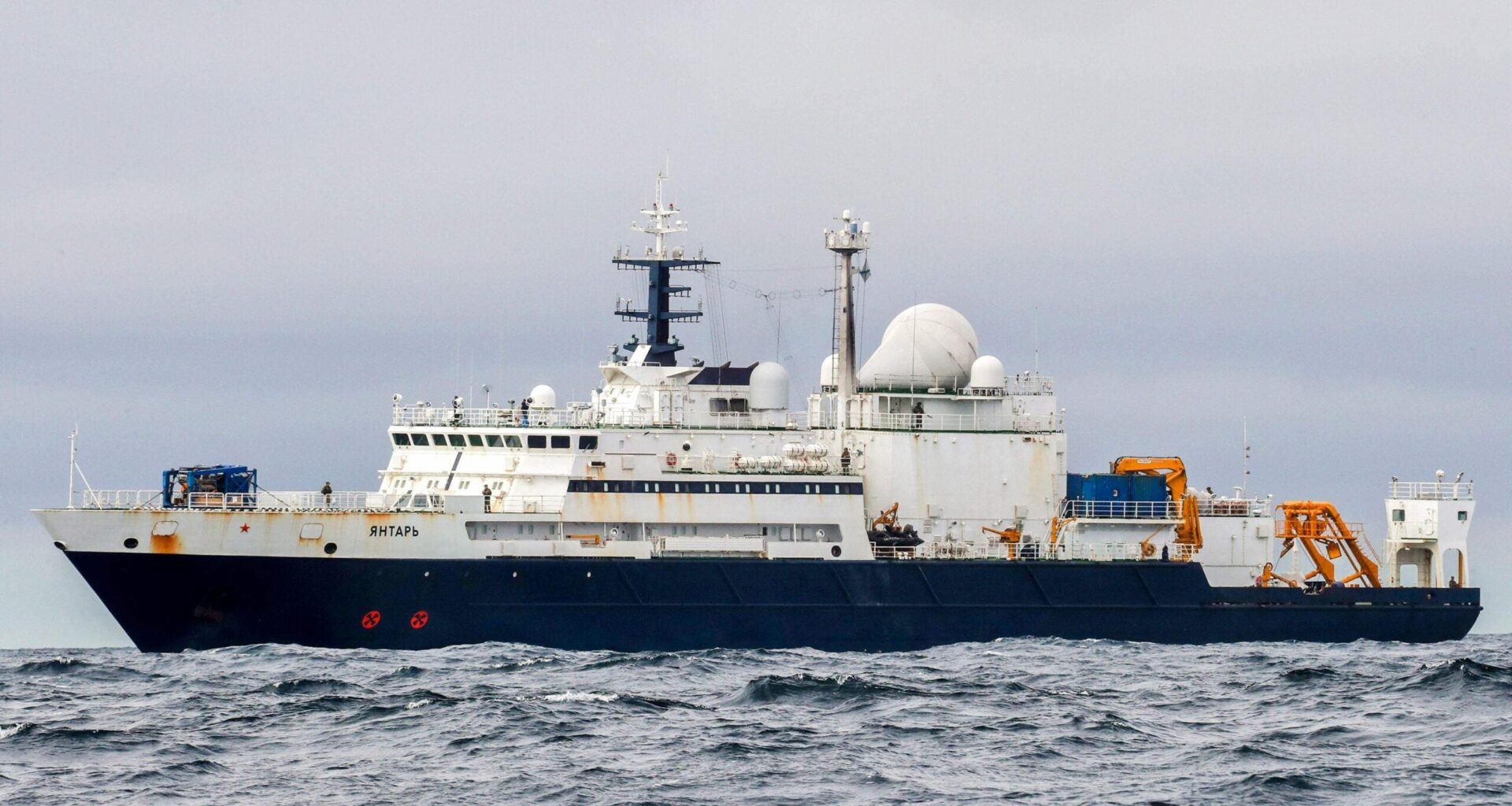 Vakoilulaivalta röyhkeää toimintaa - "Lännen suurin heikkous"