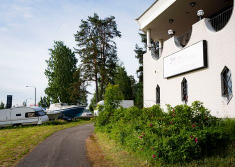 Hotelli Joronjäljen pihapiiriä.