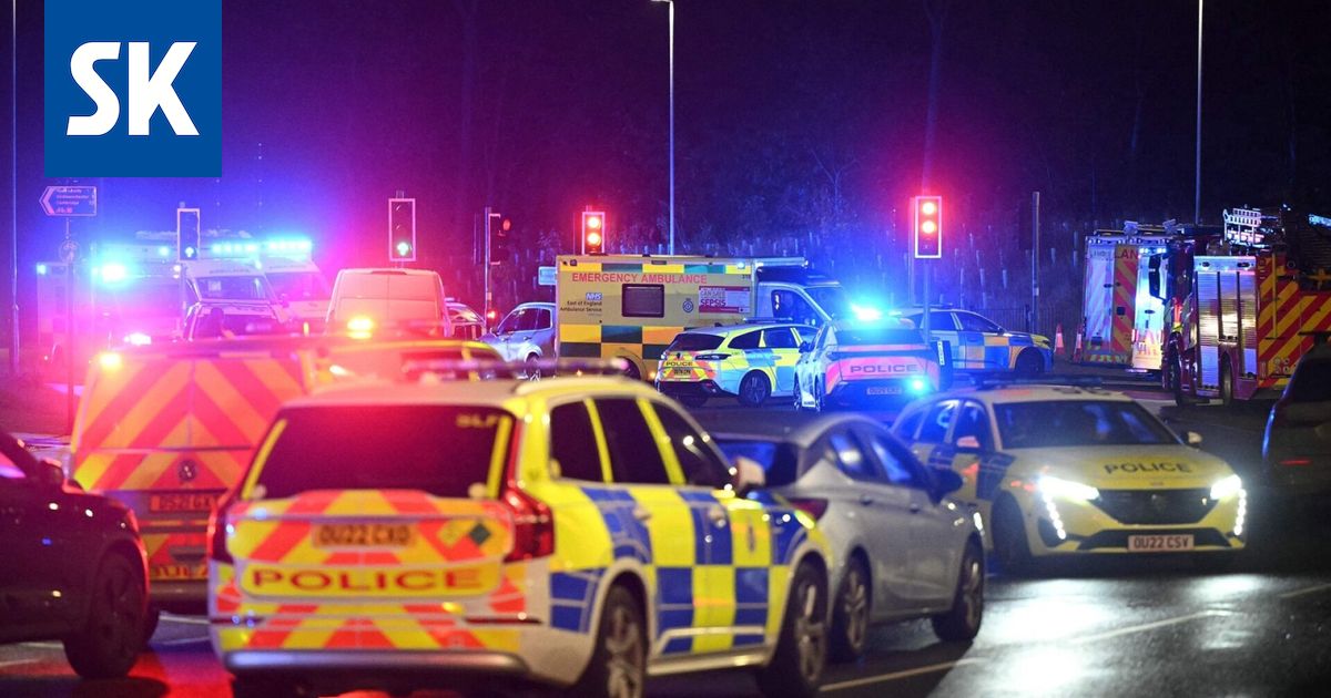 Puukkohyökkäys junassa Britanniassa: ainakin yhdeksälle hengenvaarallisia vammoja