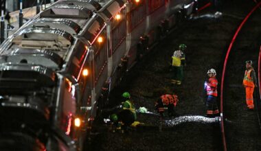 Britannian poliisi junapuukotuksista: Ei merkkiä terroristisesta teosta – kaksi yhä kriittisessä tilassa | Uutisia lyhyesti