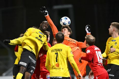 Ibrahim Cissé puski KuPS:n 1–1-tasoituksen Interin maalivahdin Eetu Huuhtasen edestä Jaakko Oksasen antamasta kulmapotkusta.