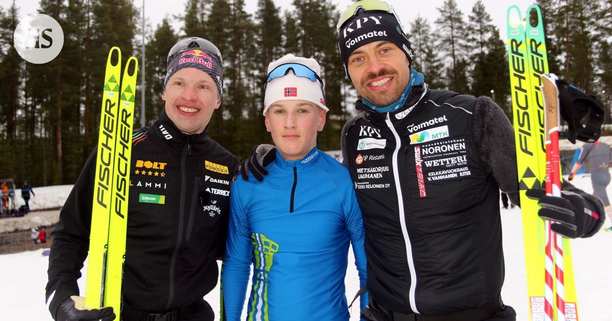 Kusti-Emil Juntunen, 14, hiihti viestin Iivo Niskasen ja Perttu Hyvärisen kanssa