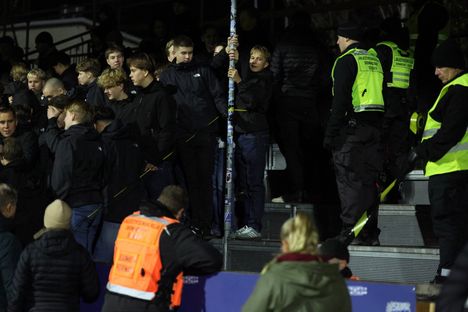 Toisen puoliajan alku viivästyi.