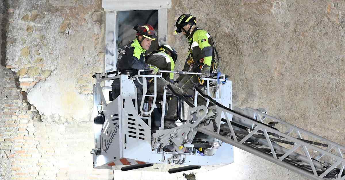 Loukkuun jäänyt korjaaja saatiin pois tornin raunioista Roomassa – menehtyi sairaalassa | Uutisia lyhyesti