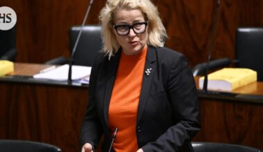 Eduskunta | Kansanedustaja voi jatkossa menettää palkkionsa poissaolon takia - HS.fi