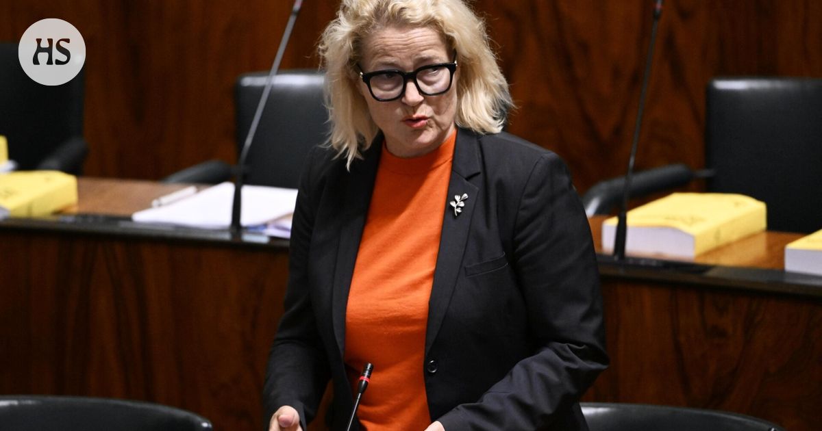 Eduskunta | Kansanedustaja voi jatkossa menettää palkkionsa poissaolon takia - HS.fi