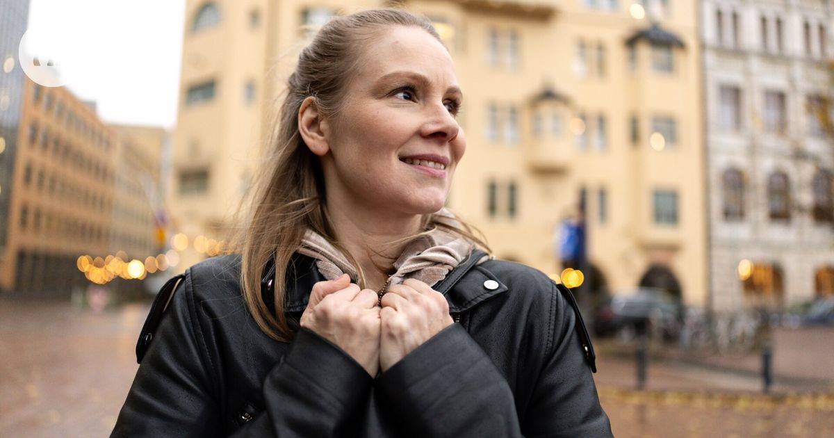 Pamela Tola löysi itsensä parikymppisten miesten maailmasta ohjatessaan Ylen hittisarjaa