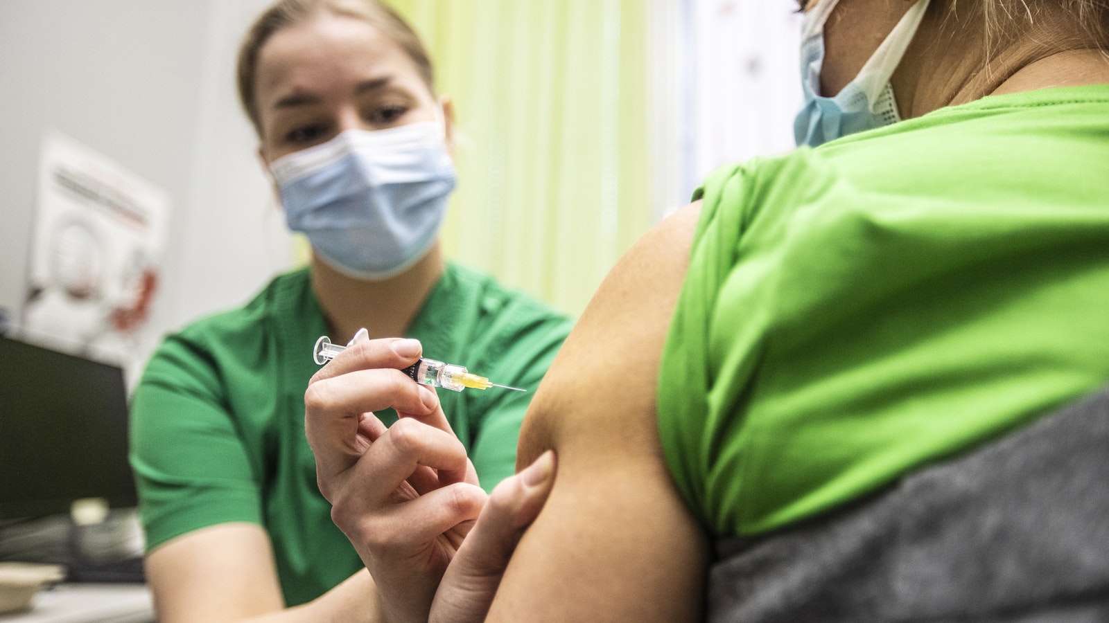 Flunssa ja korona yleistyvät talvea kohti – asiantuntija: “Influenssarokotteen ehtii vielä hyvin ottaa” - Uutiset kotimaasta ja maailmalta