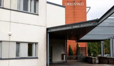 17-vuotiasta poikaa syytetään saman koulun opiskelijan räjäyttämis­yrityksestä – kännykän kautta löytyi myös lapsipornoa | Kymenlaakso