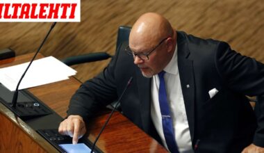 Eduskunta karhuaa Ano Turtiaiselta jättisummaa – Muutti Venäjälle
