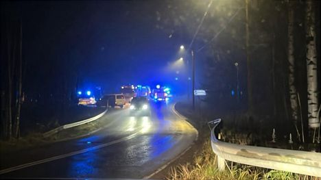 Pelastuslaitoksen jatkotiedotteen mukaan paikalle hälytettiin 11 yksikköä.