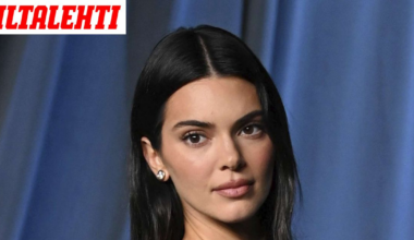 Kendall Jenner poseeraa rinnat ja pakarat paljaana