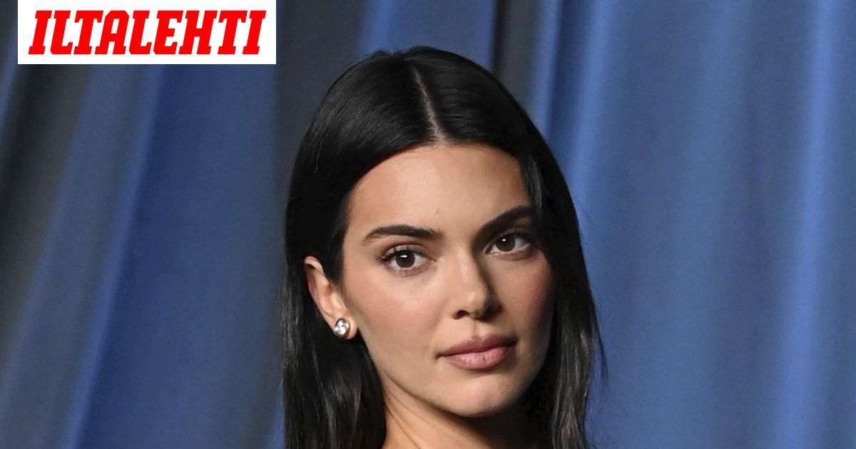 Kendall Jenner poseeraa rinnat ja pakarat paljaana