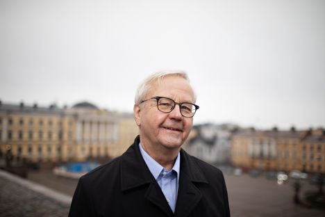 Helsingin yliopiston hallinto-oikeuden emeritusprofessori Olli Mäenpää.