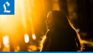 Outi Tarkiainen palkittiin Alfred Kordelinin tunnustuksella – 50 000 euron palkinto myönnettiin säveltäjälle vuosikymmenien tauon jälkeen