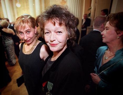 Elina Salo Linnan juhlissa 1997.