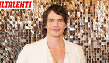 Johannes Holopainen edusti vanhempiensa kanssa punaisella matolla – Harvinainen yhteiskuva