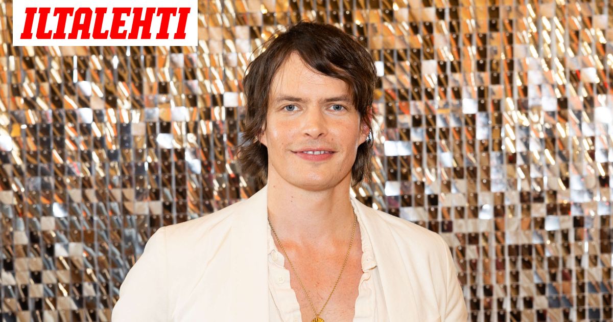 Johannes Holopainen edusti vanhempiensa kanssa punaisella matolla – Harvinainen yhteiskuva