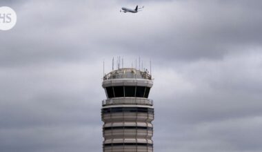 Lentojen määrää maan vilkkaimmilla kentillä leikataan, matkakaaos uhkaa