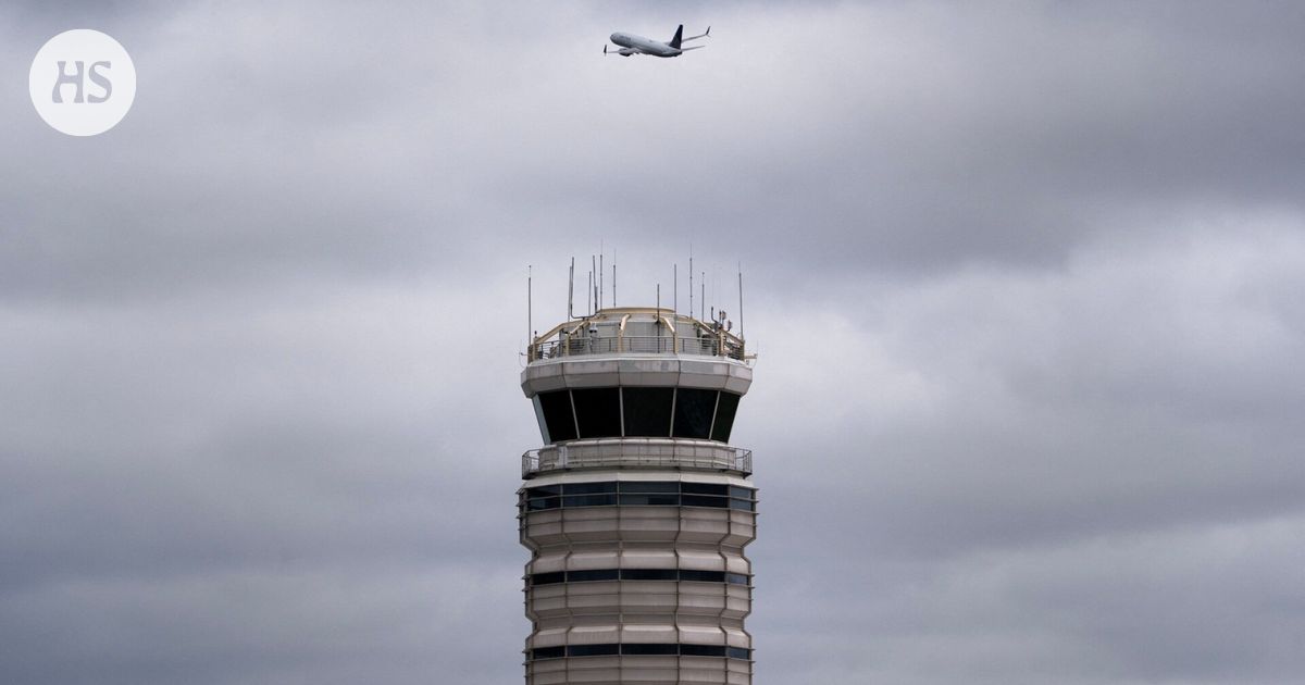 Lentojen määrää maan vilkkaimmilla kentillä leikataan, matkakaaos uhkaa