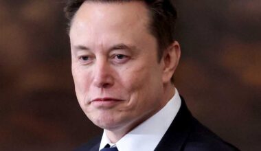 Musk saa biljoonan dollarin jättibonuksen | Talous