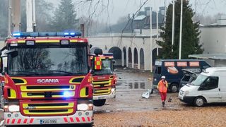 Hotelli Joronjäljen parkkipaikka räjähdyksen jälkeen lauantaina 1. marraskuuta 2025.