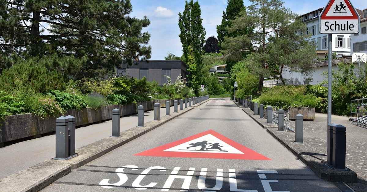 Sveitsiläiskouluissa poissaolot otetaan vakavasti – ”vapaapäivistä” voi tulla yli kolmen tonnin lasku | Ulkomaat