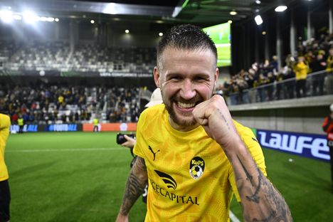 Slovan Bratislavaa vastaan voittomaalin tehnyt Piotr Parzyszek oli yksi KuPSin kesähankinnoista. Myös Paulo Ricardo, Taneli Hämäläinen, Pa Konate ja Paulius Golubickas liittyivät KuPSin riveihin keskken kauden.