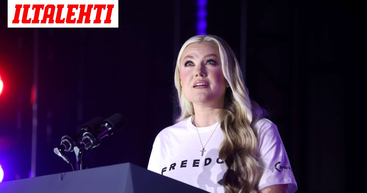 J. D. Vance ja Erika Kirk syleilivät