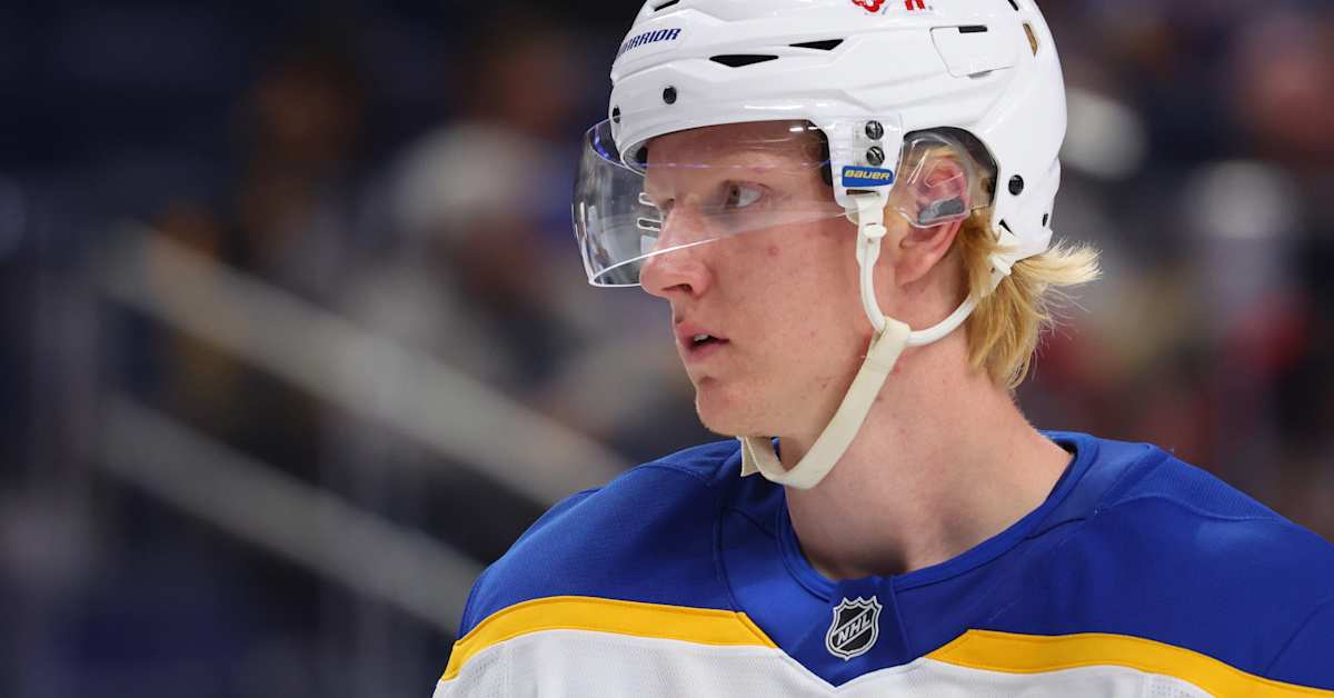 NHL-tähti Rasmus Dahlin sivuun joukkueestaan – kertoi aiemmin kihlattunsa sydämensiirrosta | Urheilua lyhyesti