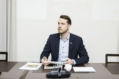 Jouni Ovaska teki asiasta kirjallisen kysymyksen.