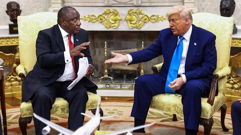 Etelä-Afrikan presidentti Cyril Ramaphosa ja Yhdysvaltain presidentti Donald Trump Valkoisessa talossa keskiviikkona, 21.5.