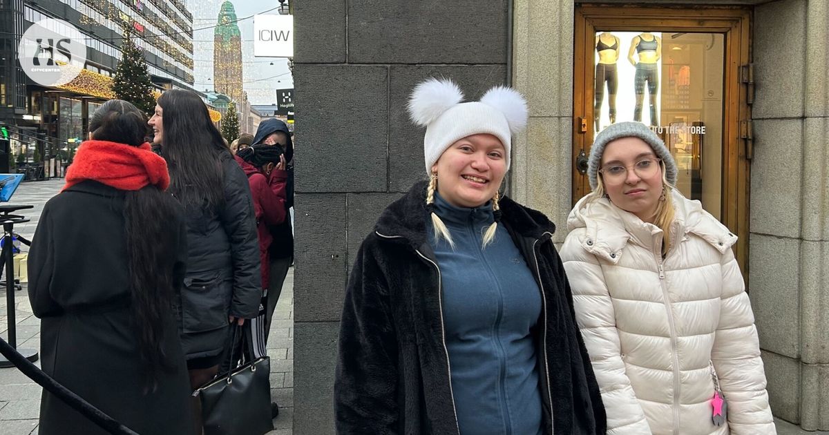 Ystävykset saapuivat jonottamaan uuteen urheiluvaatekauppaan Helsingissä jo edellisenä päivänä