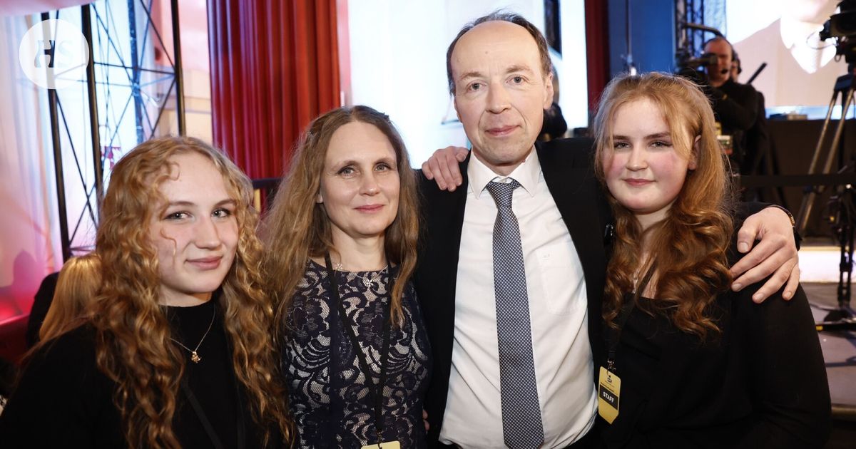 IS: Jussi Halla-ahon tyttäret kertovat harkitsevansa politiikkaan lähtöä