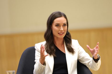 Sanna Marin kertoi kirjastaan tilaisuuteen saapuneelle yleisölle.