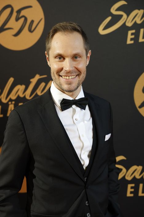 Jarkko Miettinen Salattujen elämien 25-vuotisjuhlatilaisuudessa.