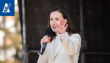 Entinen pääministeri Sanna Marin puhuu medialle