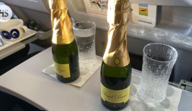 Finnair julkaisi lentojen ruokalistat: Bisnesluokka jää Euroopassa ilman samppanjaa