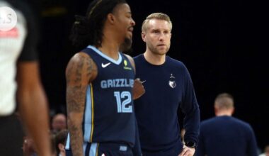 NBA-asiantuntija Eddie A Johnson lyttää Tuomas Iisalon