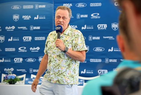 Tampereen kaupungin tapahtumajohtaja Perttu Pesä toivoo Tampereelle enemmän kansainvälisiä matkailijoita vetäviä tapahtumia. Siinä sivussa hän närkästytti vahingossa Popedan kitaristin Costello Hautamäen.