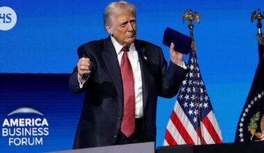 Trumpin tullien piti viedä turmioon, mutta talous vain kasvaa