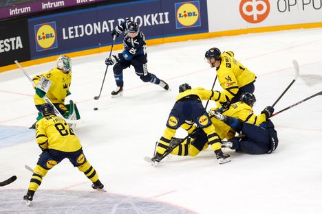 Toni Rajala teki 1–2-kavennuksen Sami Vatasen loistavasta esityöstä.