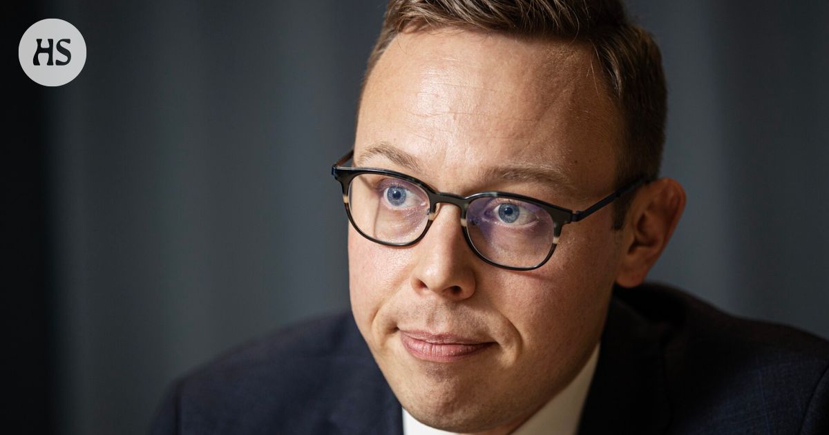 Työministeri Marttinen julkaisi kuvan, johon hänet on silmin nähden muokattu jälkikäteen